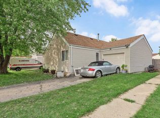 36 Afton Dr, Montgomery, IL 60538