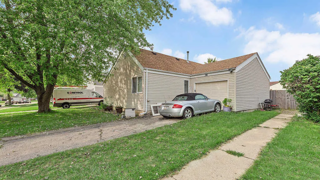 36 Afton Dr photo 1