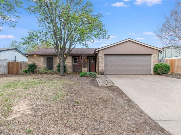 525 Parkview Dr, Burleson, TX 76028