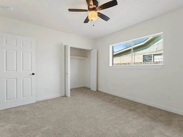 828 Westford St — Photo 14