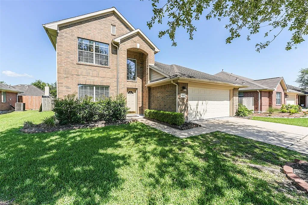 4 bed, 2.5 bath, 2119 sqft, $2,250 — Photo 2