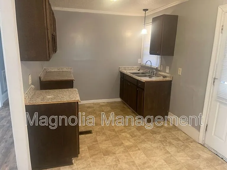 803 Eastside Dr — Photo 4