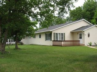544 11th St, Windom, MN 56101