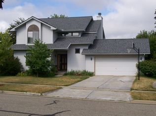 1401 Maplewood Dr, Saline, MI 48176