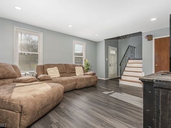 5th image of 908 Maple Dr