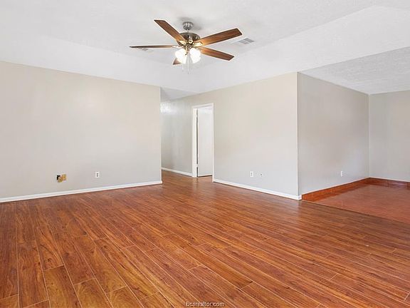 5th image of 2706 Echo Glen Cir