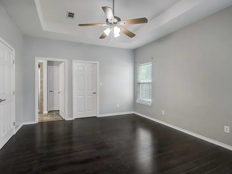 2707 Lake Breeze Ln — Photo 5