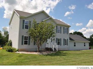 5825 Yahn Rd, Farmington, NY 14425