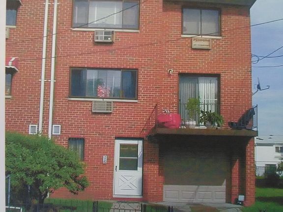 4th image of 3632 Pratt Ave