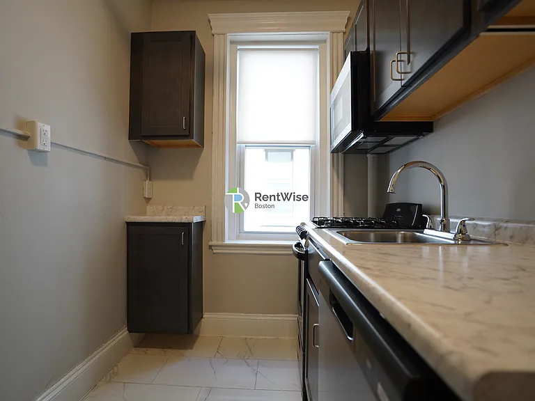 366 Riverway St #22 — Photo 9