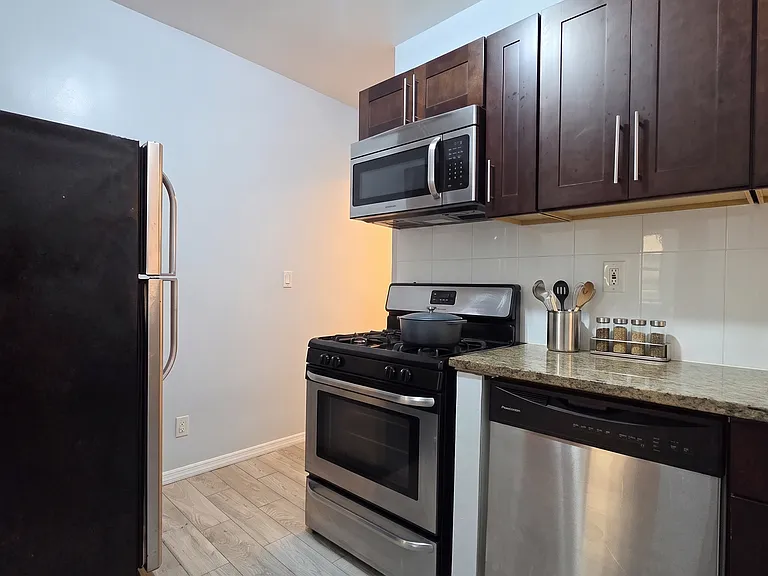 215-219 W 145th St #14 — Photo 4