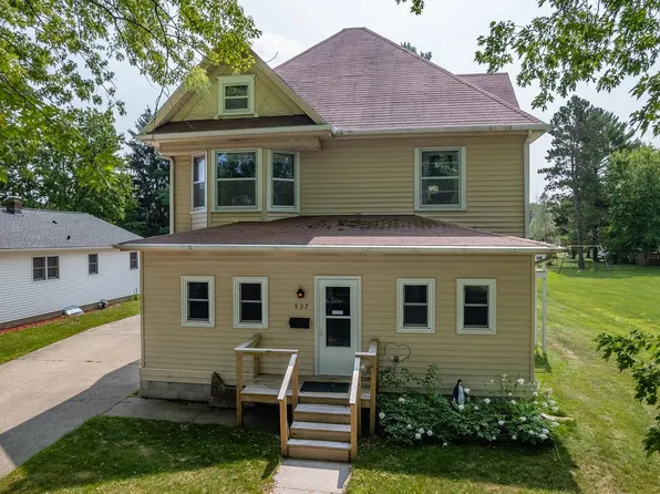 527 Clark St, Reedsburg, WI 53959