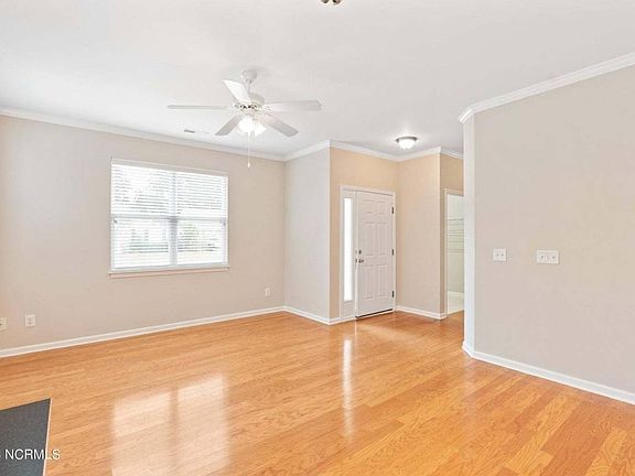 4th image of 211 Sand Pebble Dr