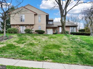 660 Marlow Dr, York, PA 17402