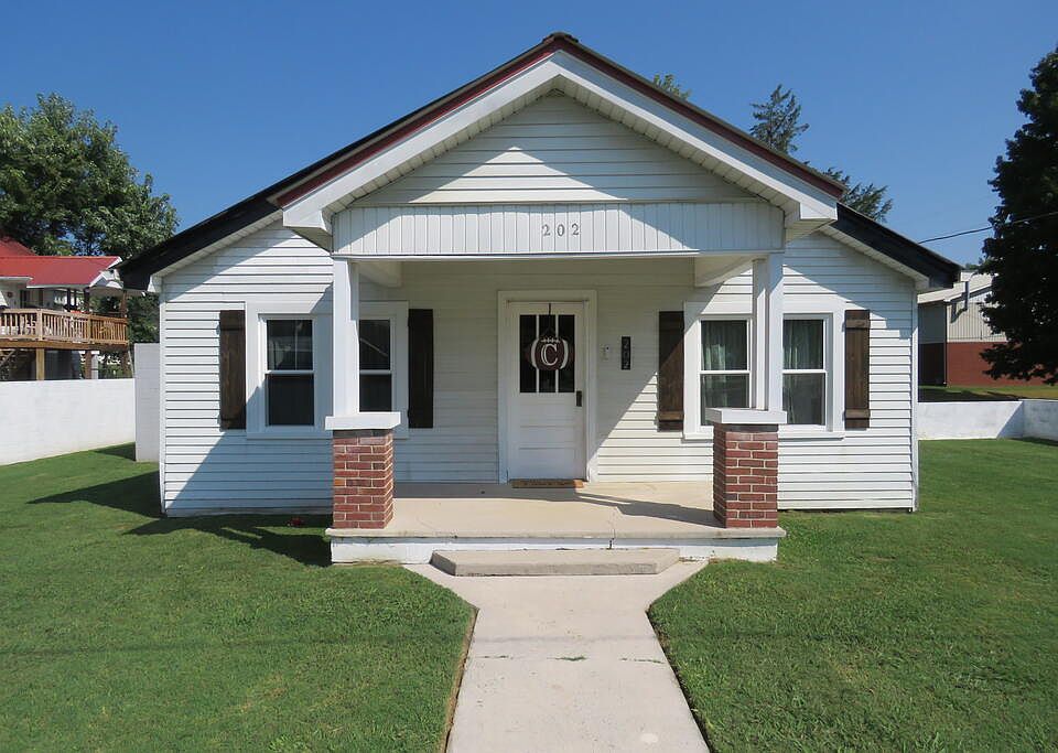 1st image of 202 W 4th St