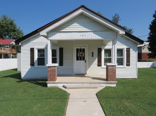 202 W 4th St, Livingston, TN 38570