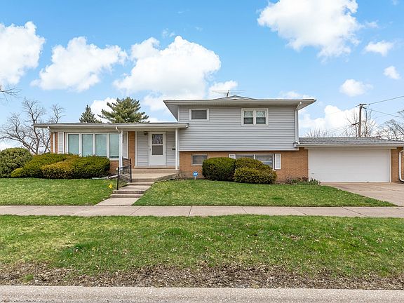 3rd image of 235 Serena Dr