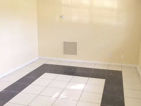 2nd image of 5051 Marion Pl