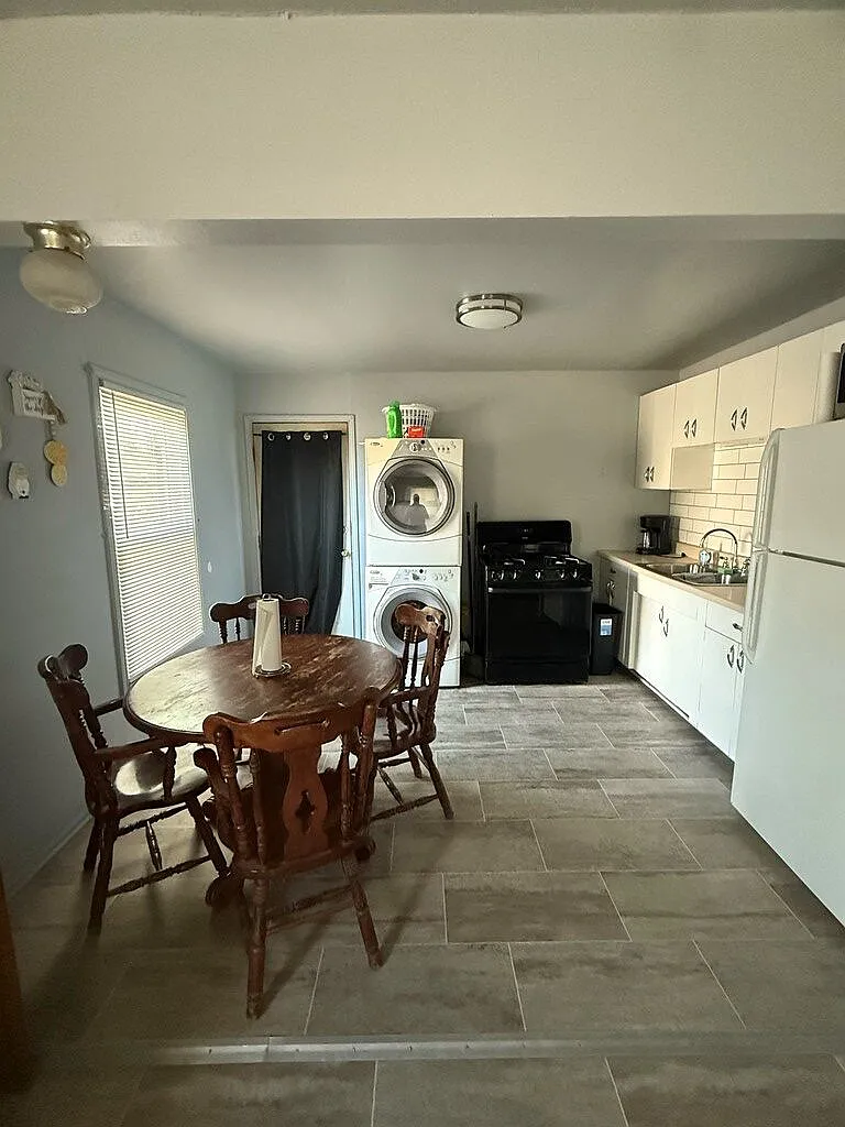 2 bed, 1.0 bath, 764 sqft, $1,600 — Photo 2