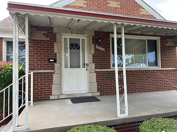 3rd image of 22771 Courtland Ave