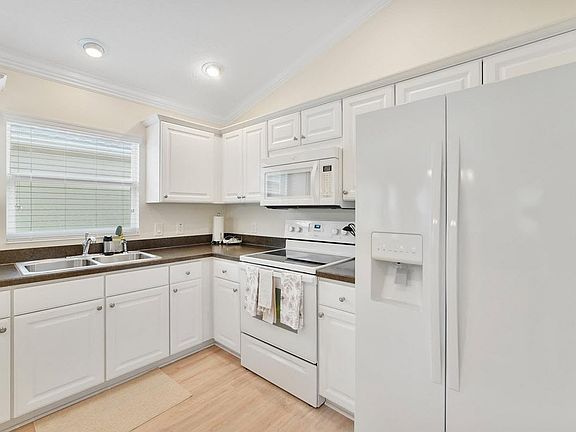5th image of 1107 Barrineau Pl