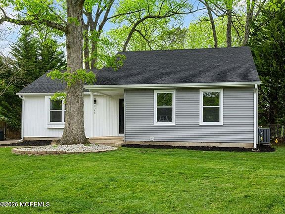 3rd image of 2365 Huckleberry Road
