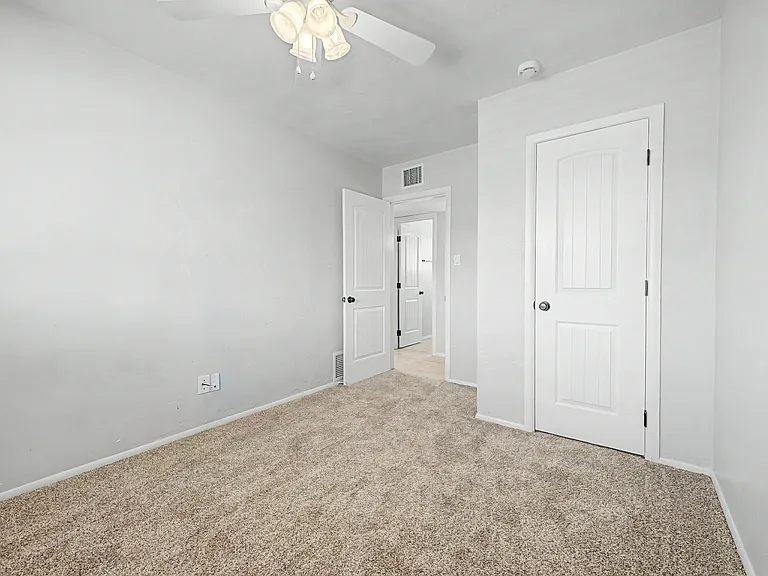 2514 E Campbell Ave — Photo 23