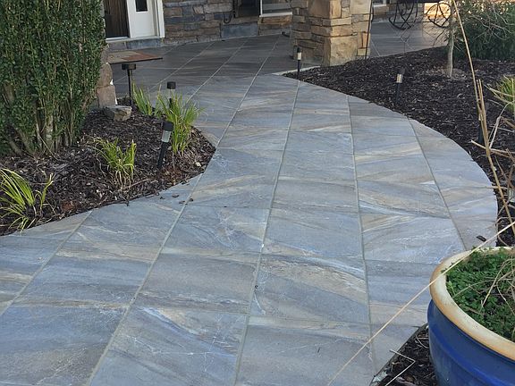 tiled / walkway/ frt prch 