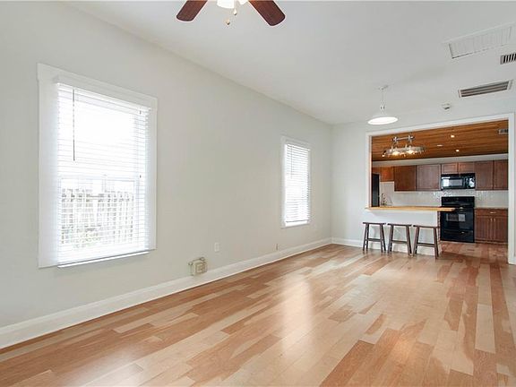 4th image of 315 W Jean St