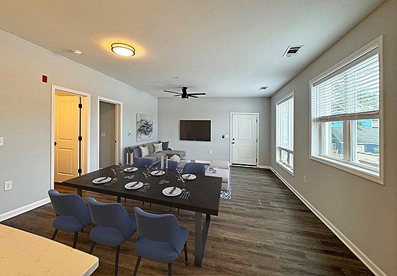 2nd image of 608 Castle St #202