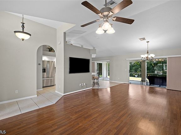 3rd image of 2530 SW 38th St