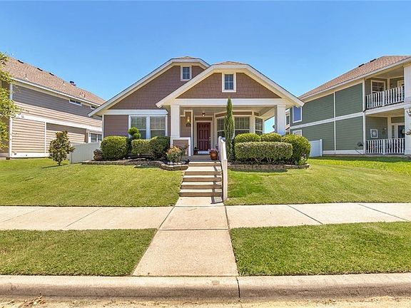 3rd image of 1100 Oakcrest Dr