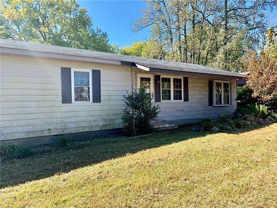 1st image of 605 Petros Ave