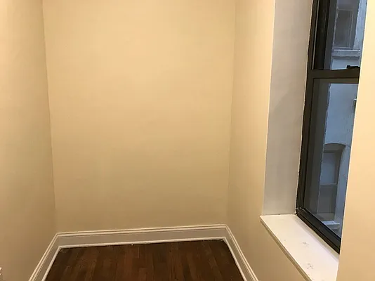 Rented by Salon Realty Corp | media 18