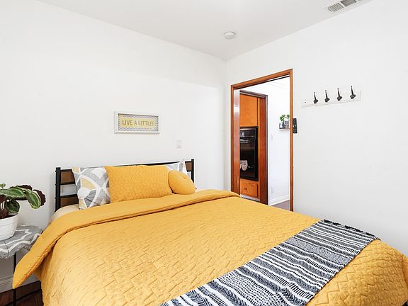 2nd image of 527 Chester St #1