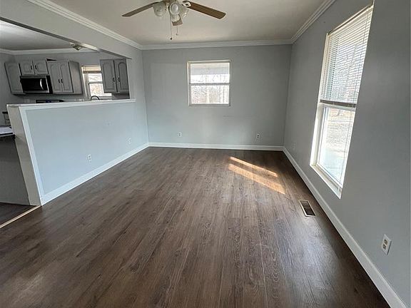 3rd image of 1675 Peacock Rd