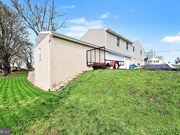5th image of 7833 Dewey Dr
