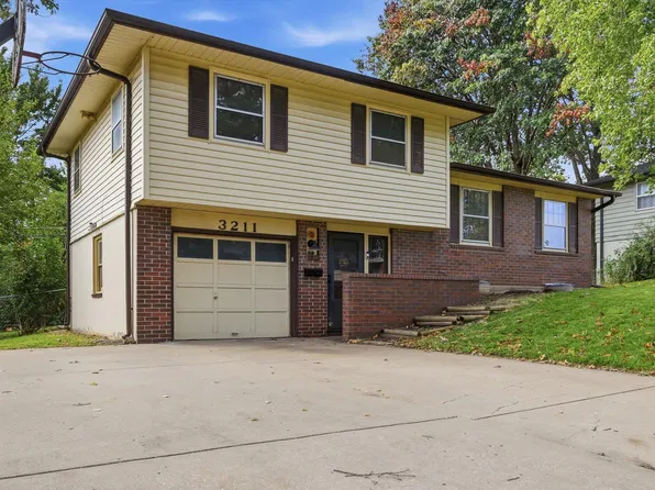 3211 SW 32nd St, Topeka, KS 66614