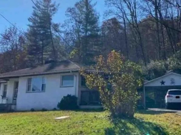 518 4th St, Madison, WV 25130