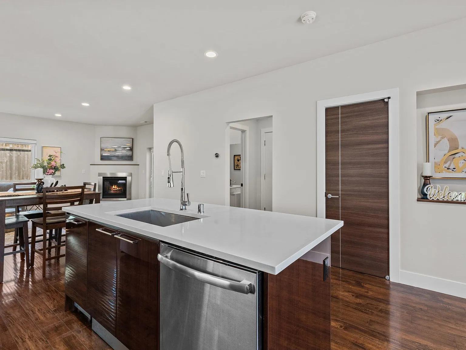 4 bed, 2.5 bath, 2153 sqft, $3,600 — Photo 4