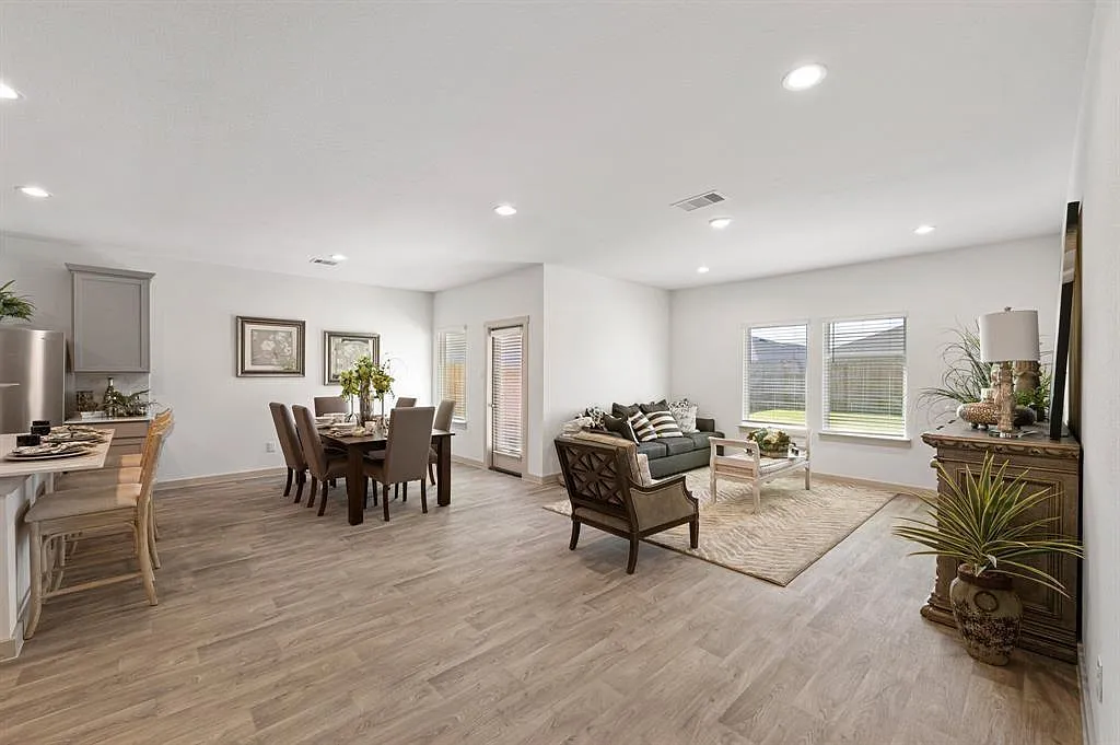 4 bed, 3.0 bath, 2152 sqft, $2,500 — Photo 4