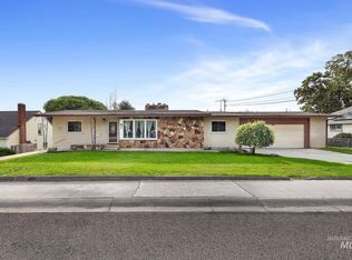 61 S Canyon St, Nampa, ID 83651