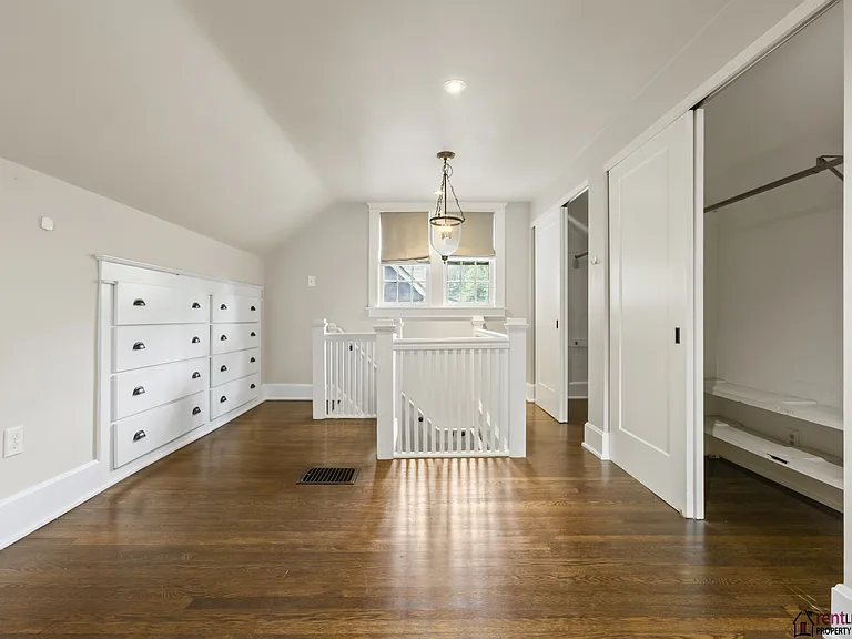 1041 Fontaine Rd — Photo 20