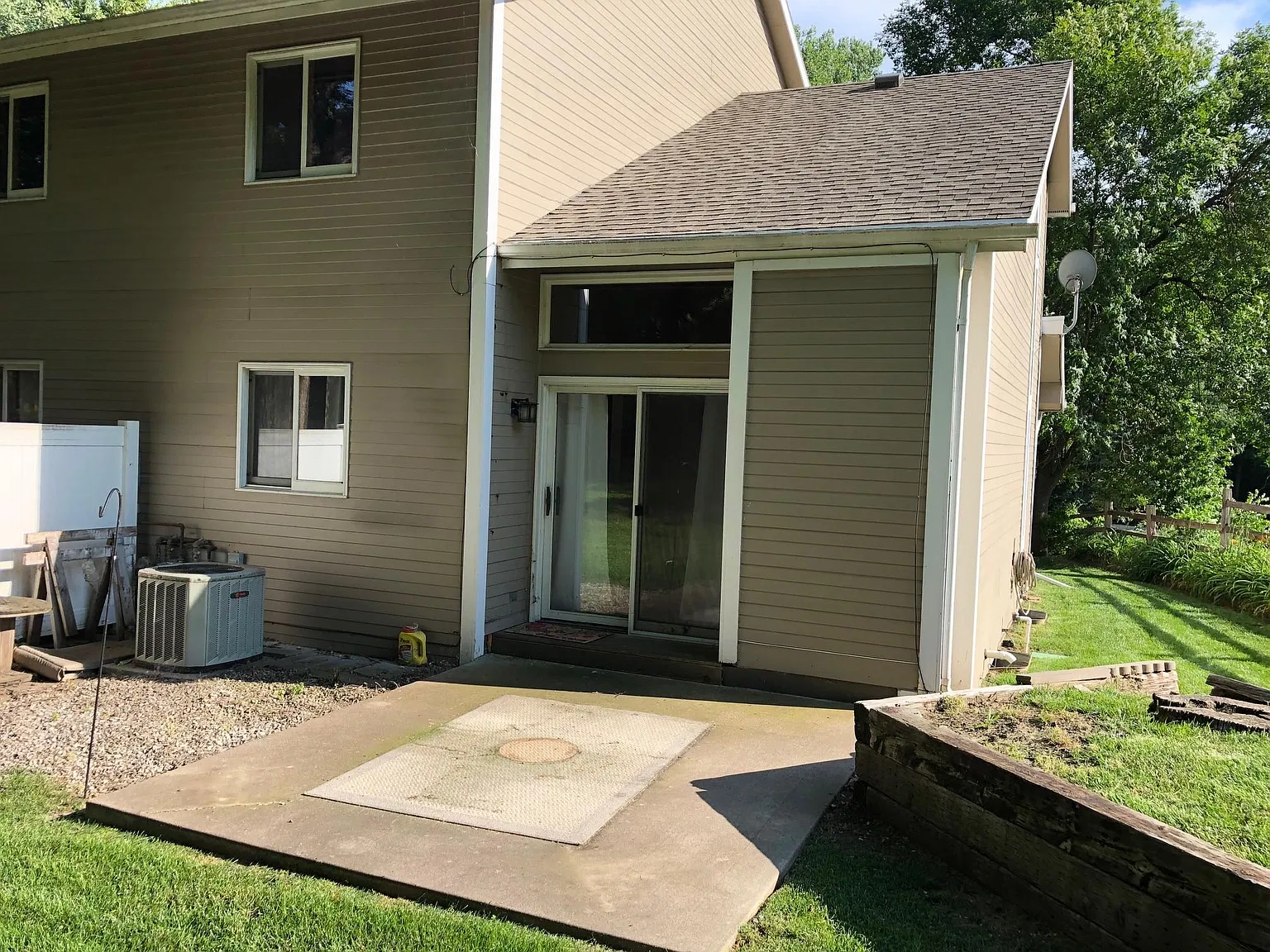 2 bed, 1.5 bath, 1200 sqft, $1,400 — Photo 3
