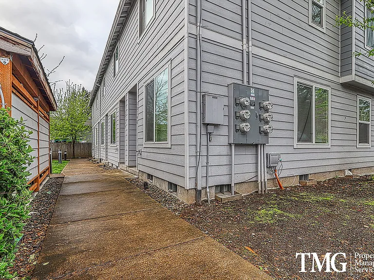 12140-12156 SE Bush St — Photo 22