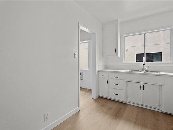 4th image of 6242 Beck Ave #5
