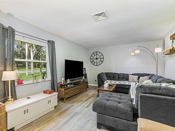 2nd image of 400 Lincoln Ave