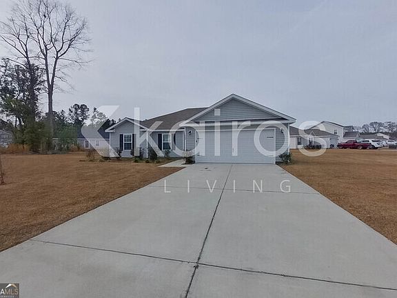 3rd image of 300 Hemlock Ct