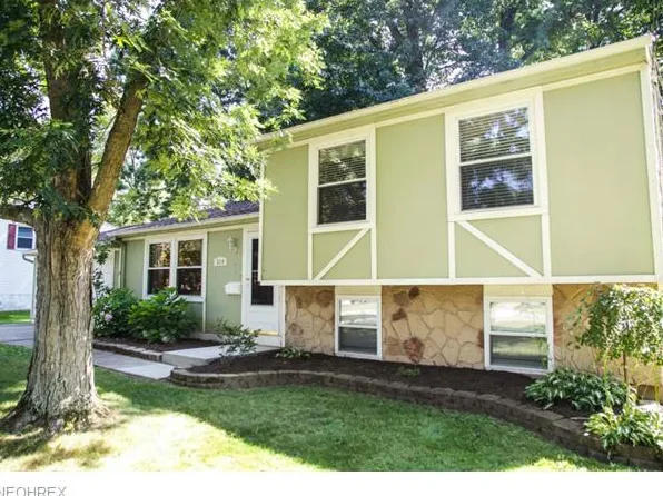 2219 Woodland Trce, Youngstown, OH 44515