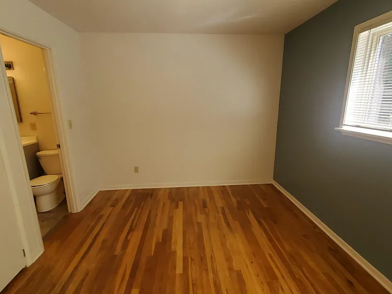 1201 NE 52nd St #8 — Photo 7